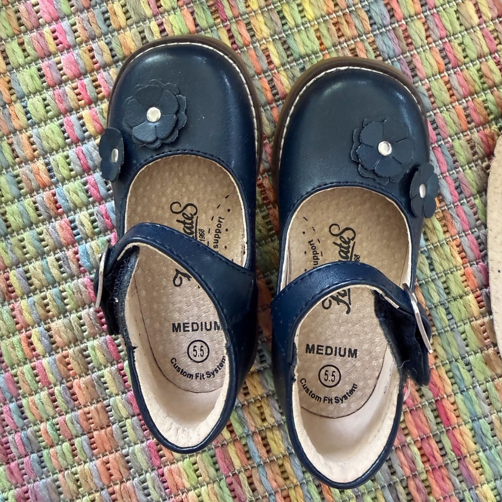 Girls Navy Flower Mary Jane Shoes - Size 5.5